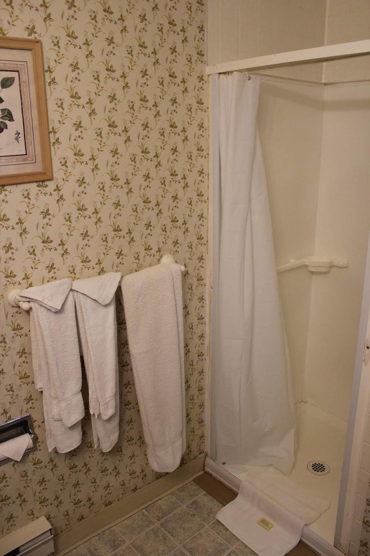 Sea Breeze Inn Hyannis Port Esterno foto